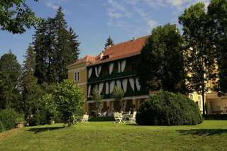 Курортные отели Zabola Estate - Transylvania Зэбала The Zsofia Room-1